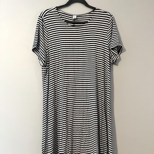Old Navy, black and white short sleeve dress.